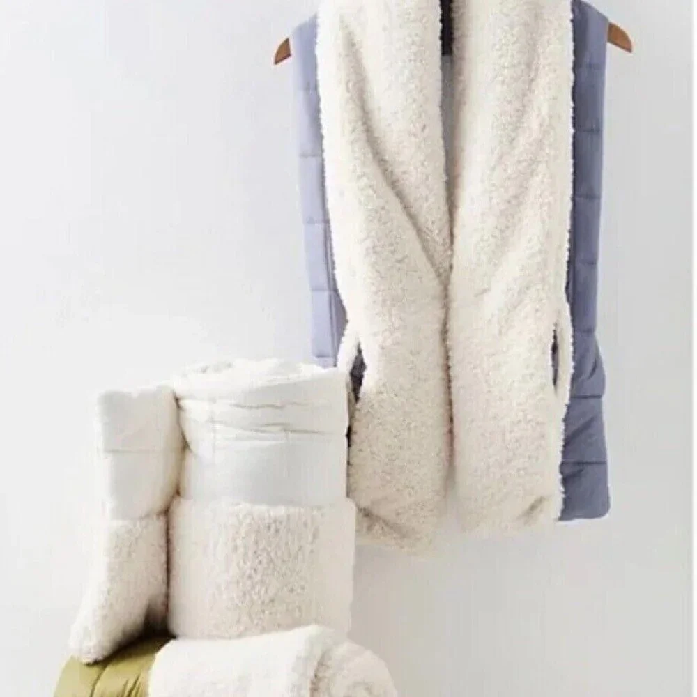 071 Free People Movement downhill puffer scarf Blue / ivory /olive avail.